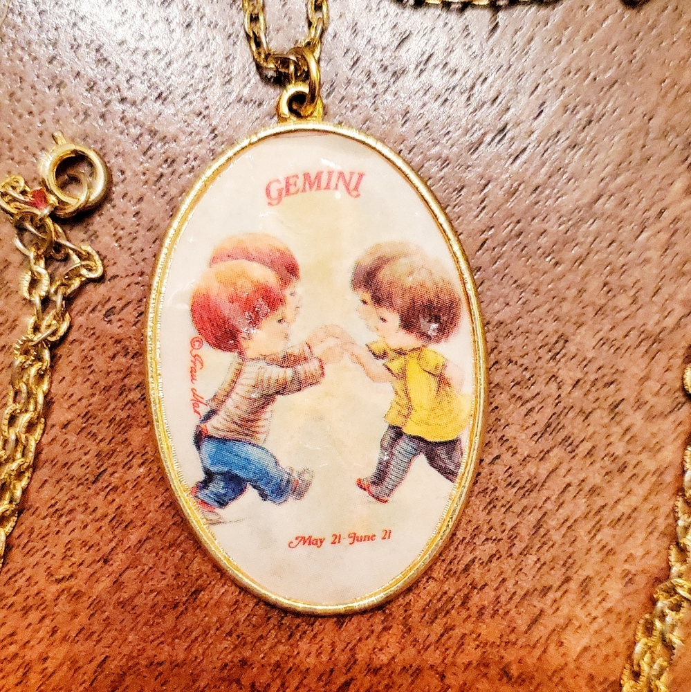 1970s Vintage Signed Fran Mar Gemini Pendant Necklace